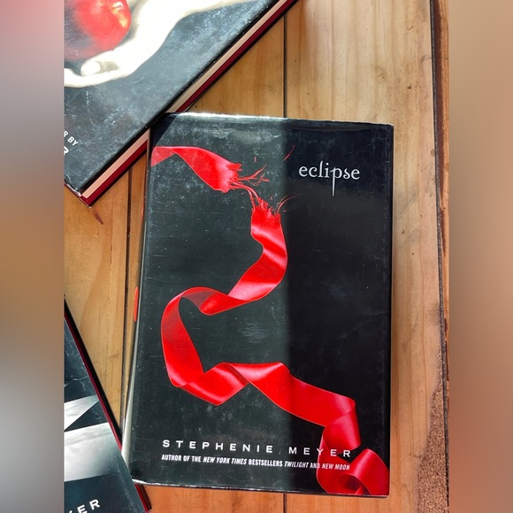 eclipse hardcover book - Picture 6 of 6